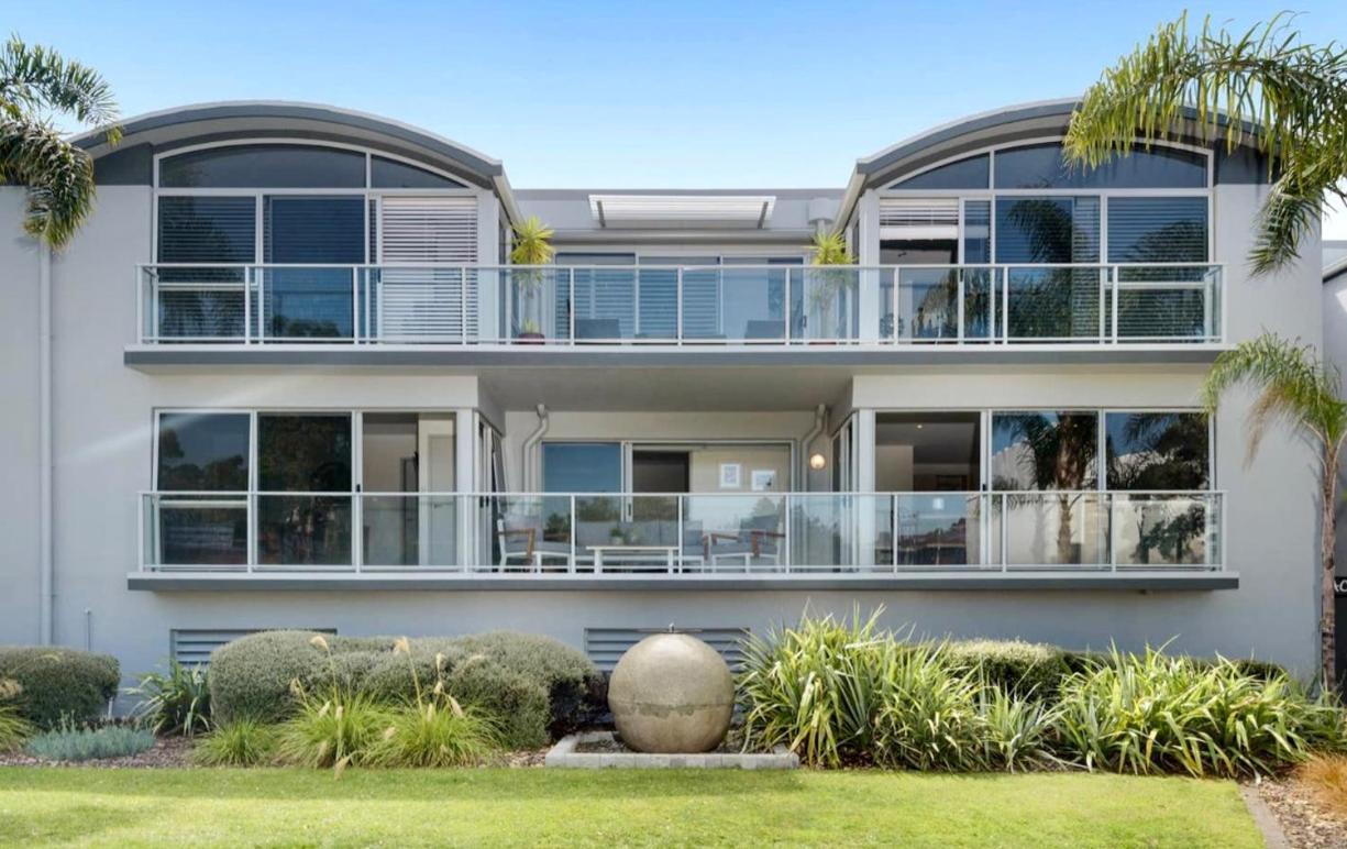 Modern Beach Apartment With Pool & Location Mount Maunganui Extérieur photo
