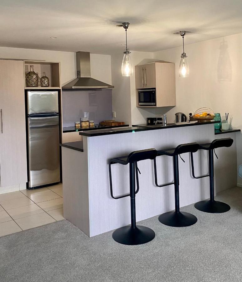 Modern Beach Apartment With Pool & Location Mount Maunganui Extérieur photo